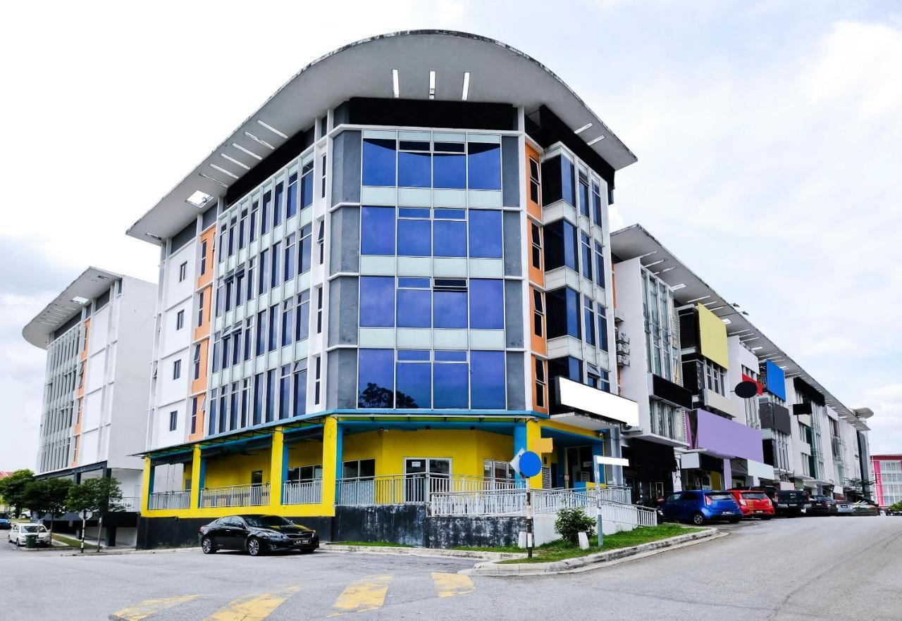 Oyo 714 Arina Hotel Bangi Eksteriør billede