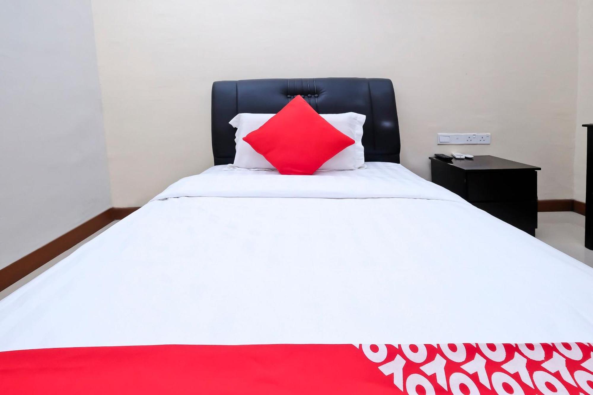 Oyo 714 Arina Hotel Bangi Eksteriør billede