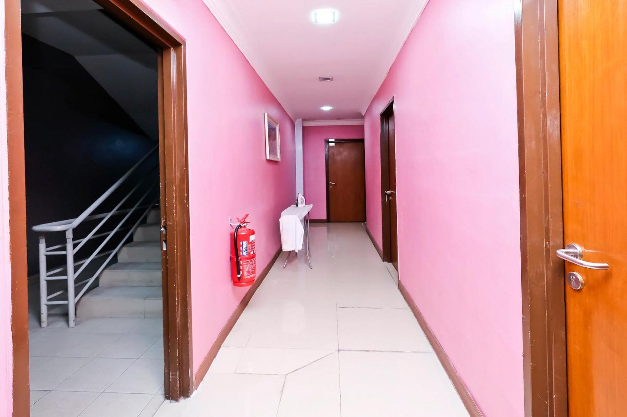 Oyo 714 Arina Hotel Bangi Eksteriør billede